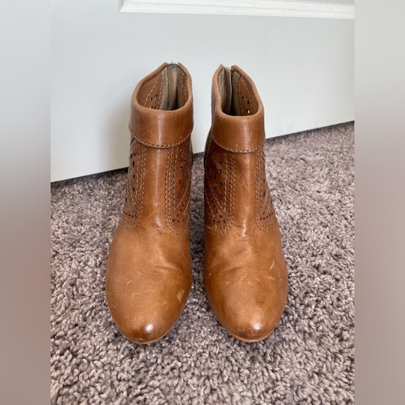 GUESS Heel Booties Size 6 - Picture 2 of 8